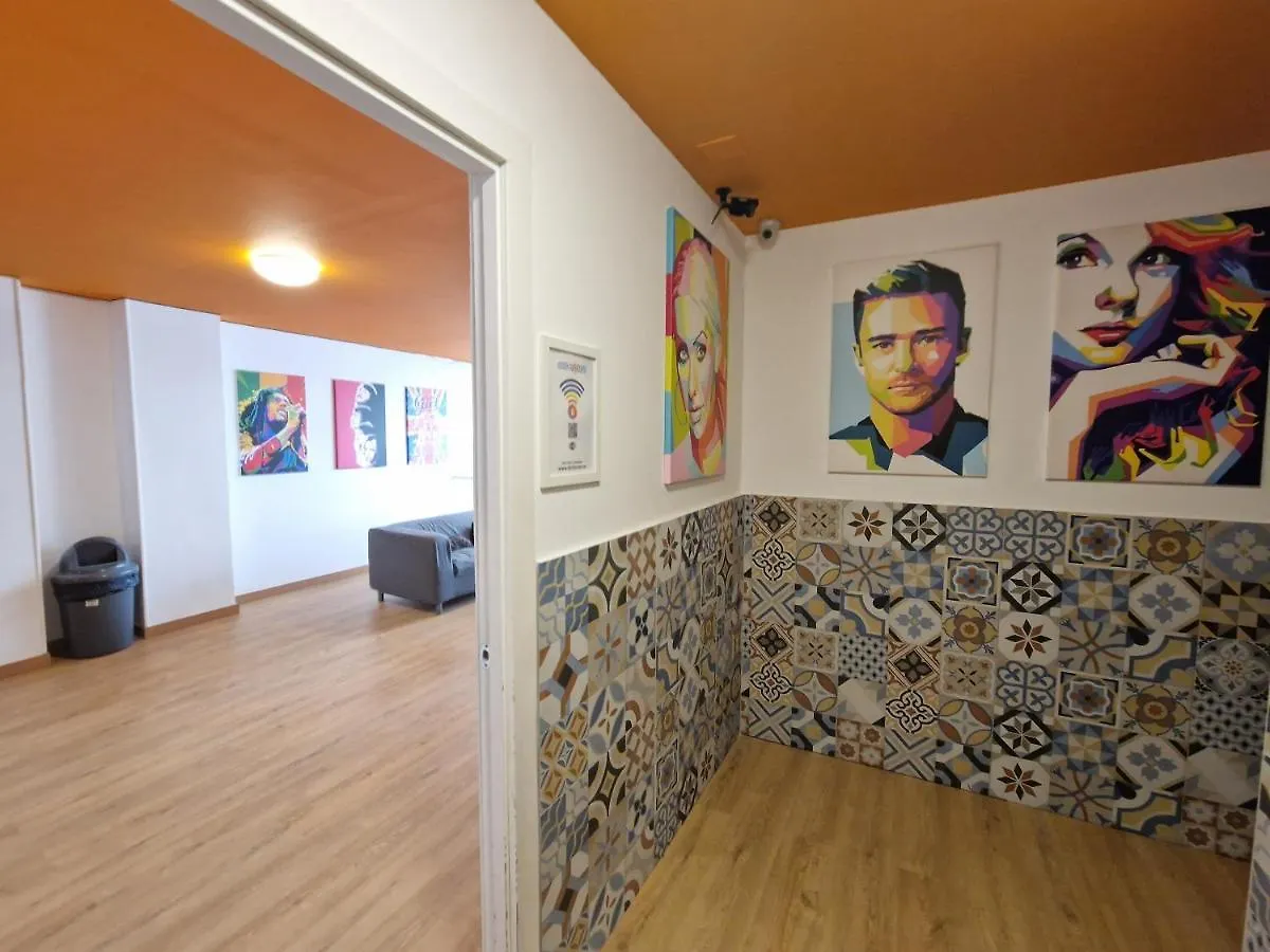 Arc House Barcelona Hostel