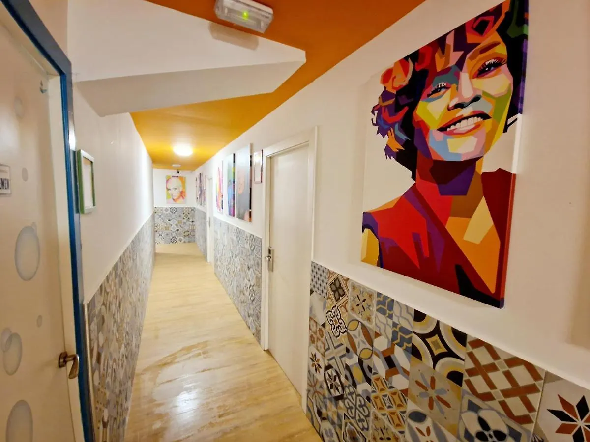 Arc House Barcelona Hostel