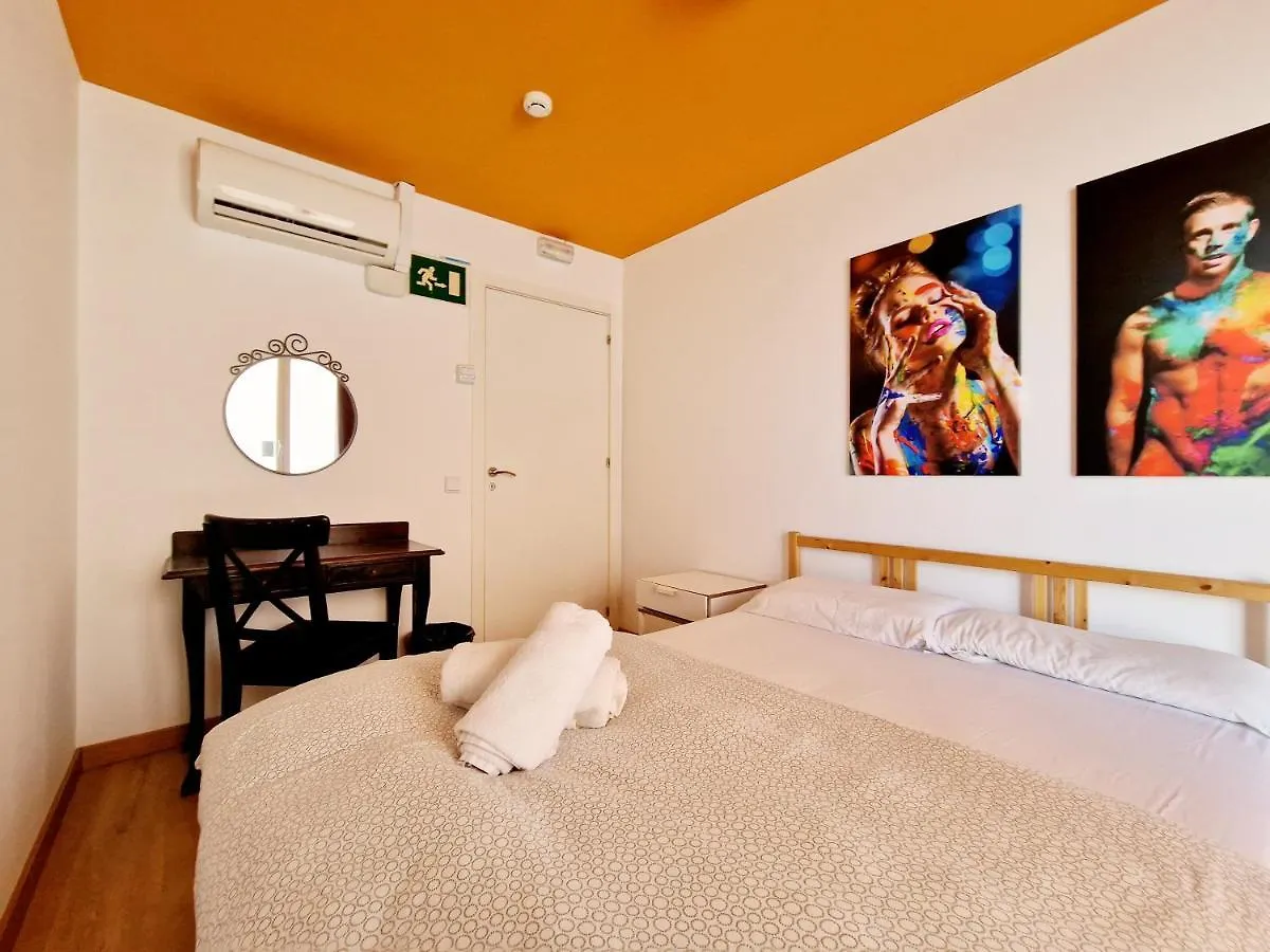 Arc House Barcelona Hostel