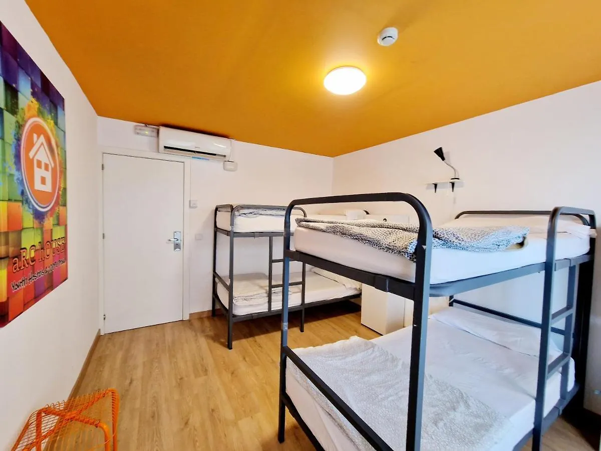 Arc House Barcelona Hostel